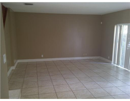 8238 Northwest 9th Street, Unit 2 Plantation, FL 33324 - Photo 4 of 8 Den/Family/Great Room