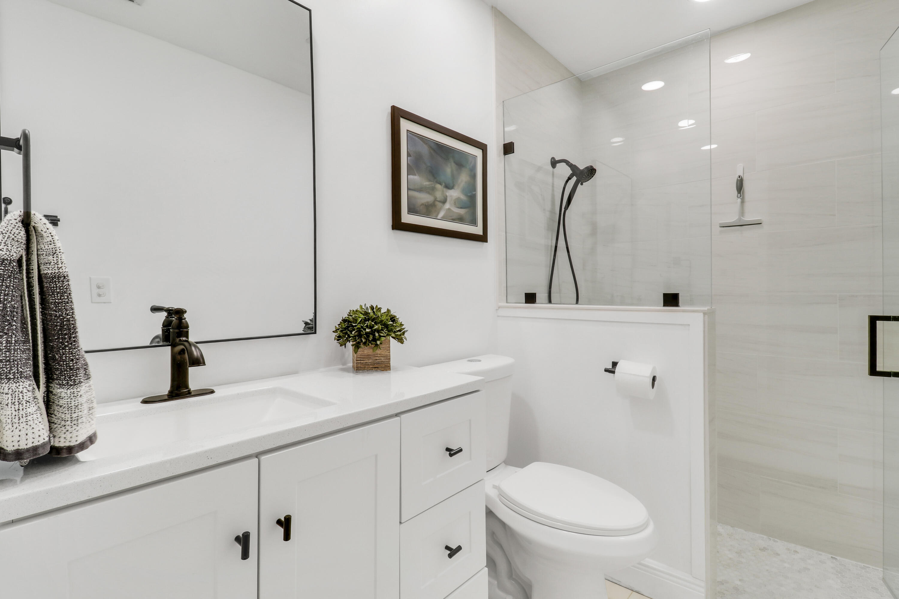 1472 Via Cameron Jupiter, FL 33477 - Photo 20 of 24 Guest Bathroom