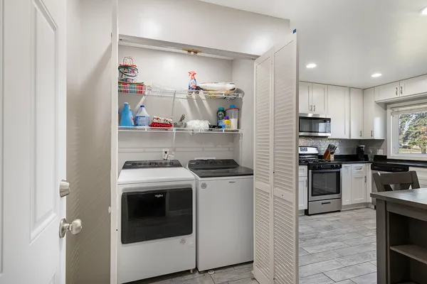 $330,000 | 701 West Lake Park Drive, Addison, IL 60101