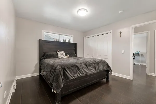 $330,000 | 701 West Lake Park Drive, Addison, IL 60101