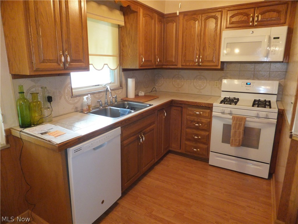 5758 Hauserman Road Parma, OH 44130 - Photo 6 of 34