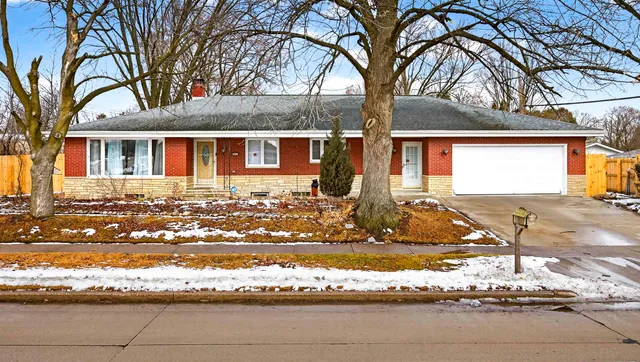 $309,900 | 802 East Florida Avenue, Appleton, WI 54911