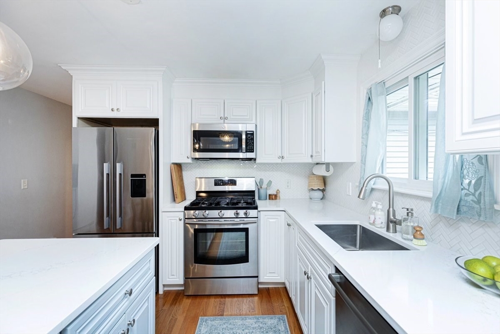 2 Amherst Road Andover, MA 01810 - Photo 7 of 41