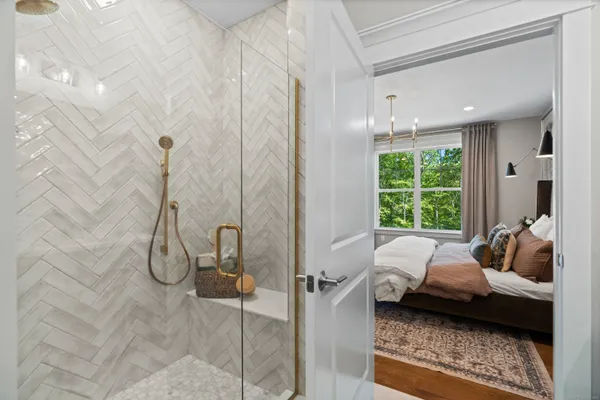 $689,900 | 1125 St Andrews Drive, Oxford, CT 06478