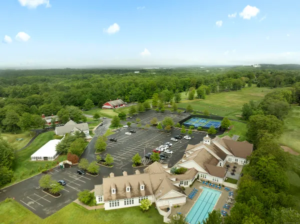 $689,900 | 1125 St Andrews Drive, Oxford, CT 06478