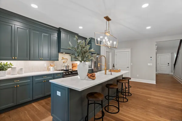 $689,900 | 1125 St Andrews Drive, Oxford, CT 06478