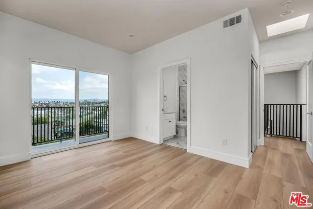 $3,752 | 4701 Saturn Street, Los Angeles, CA 90019