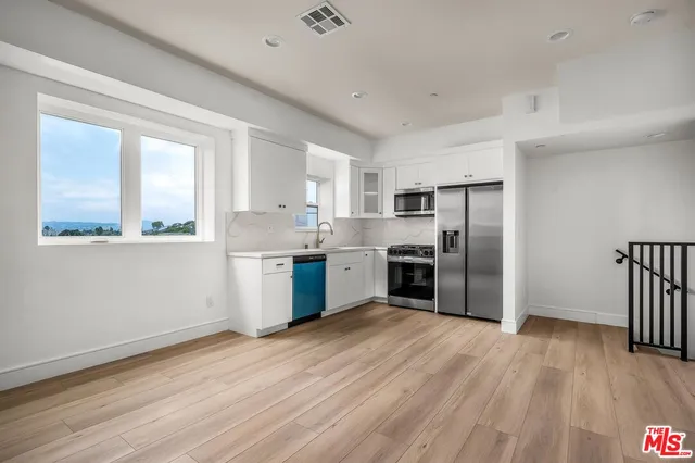 $3,752 | 4701 Saturn Street, Los Angeles, CA 90019