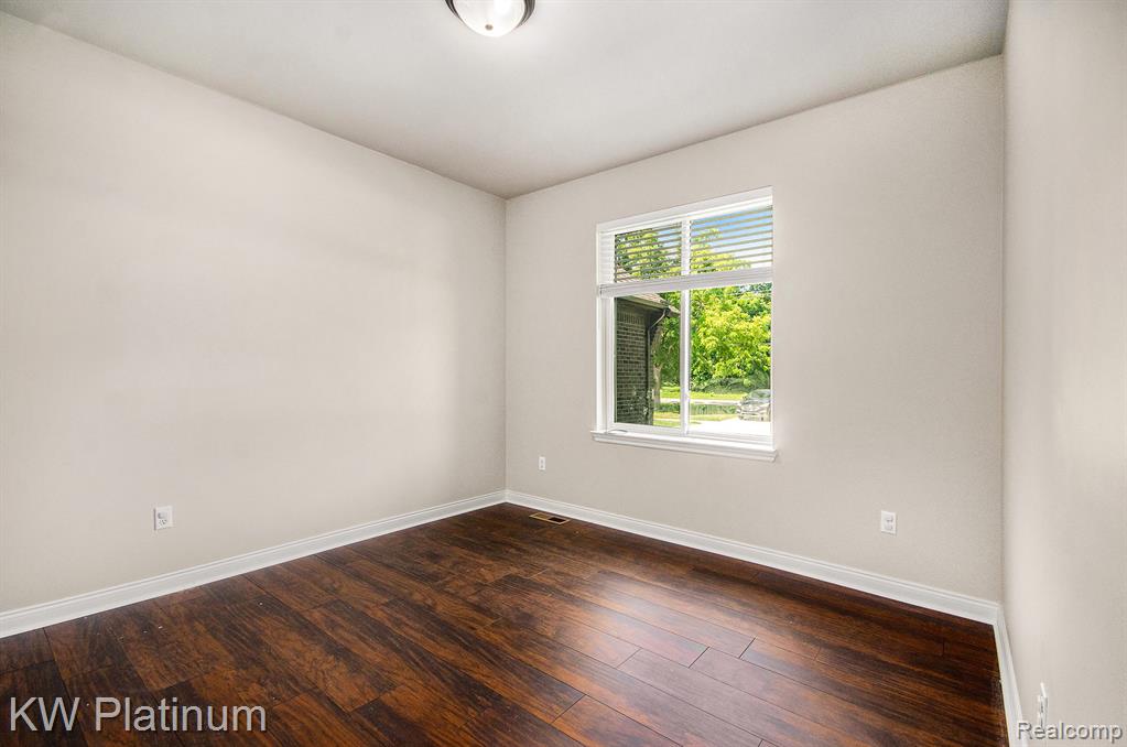 52800 Card Road Macomb, MI 48042 - Photo 21 of 31 Gallery Image 21