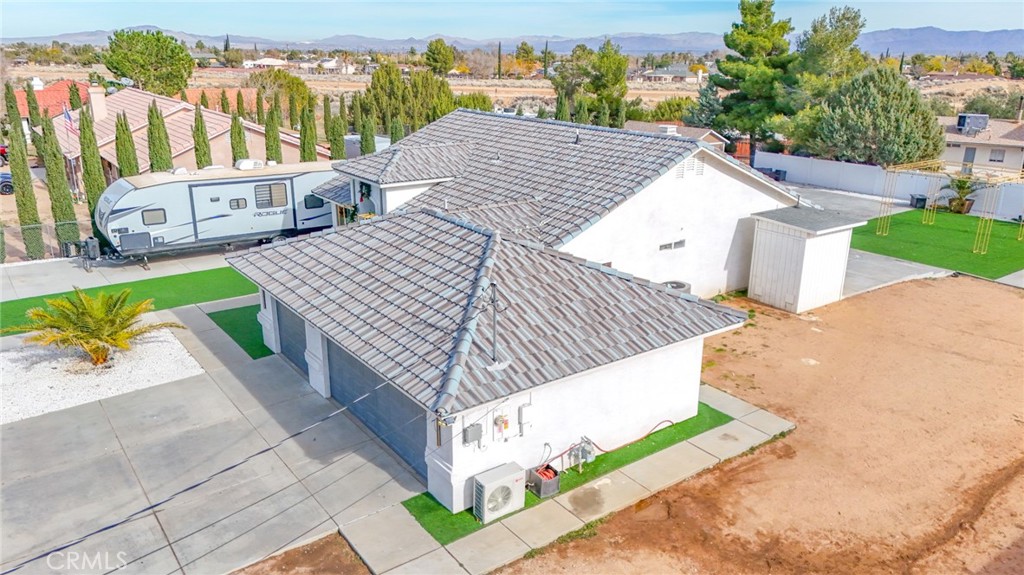 7925 Victor Avenue Hesperia, CA 92345 - Photo 4 of 23 a view of outdoor space and yard