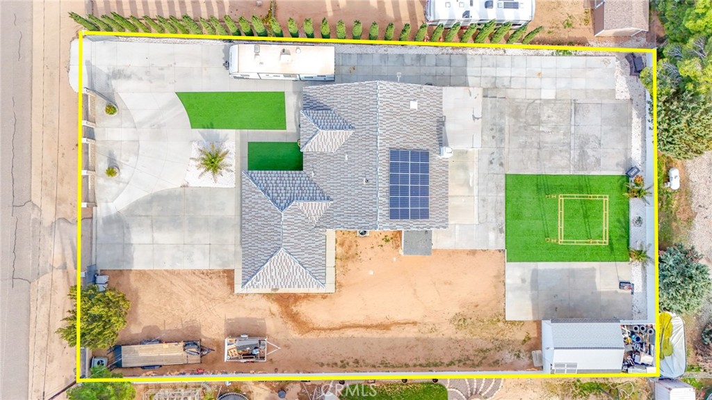 7925 Victor Avenue Hesperia, CA 92345 - Photo 5 of 23 a view of a swimming pool with an outdoor space