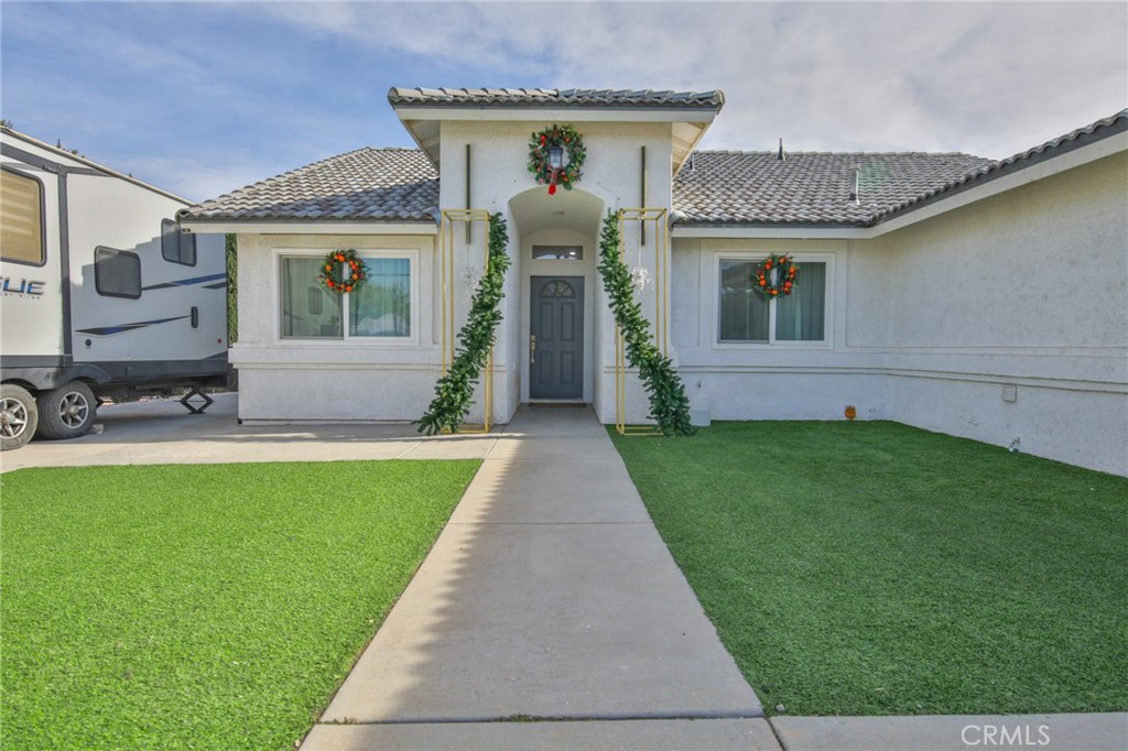 7925 Victor Avenue Hesperia, CA 92345 - Photo 10 of 23 a front view of a house with garden