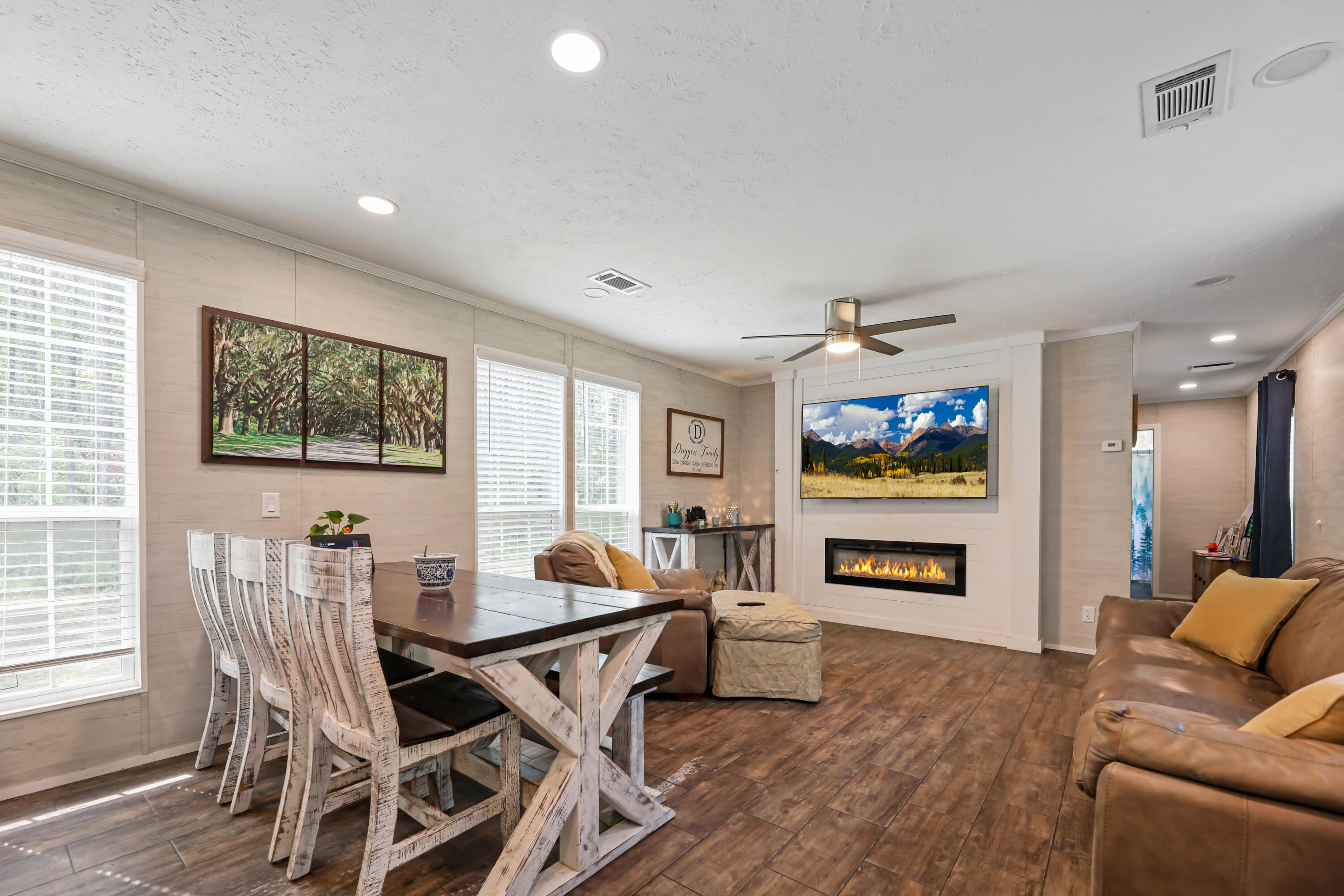 2344 Bethera Road Bonneau, SC 29431 - Photo 6 of 29 Great Room & Dining Room