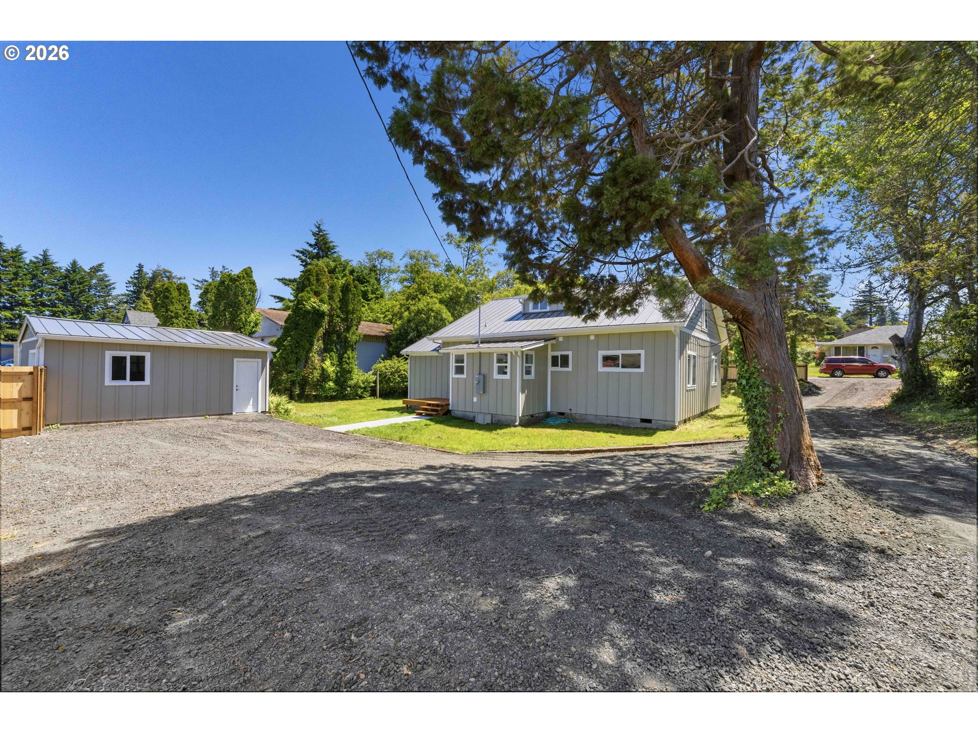 950 Exchange Street North Bend, OR 97459 - Photo 4 of 43
