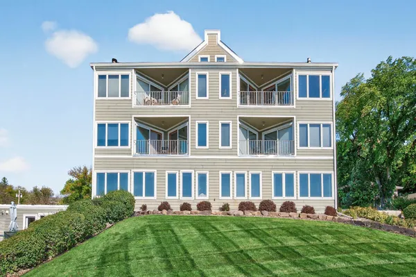$469,900 | 2670 Commerce Boulevard, Unit 202, Mound, MN 55364