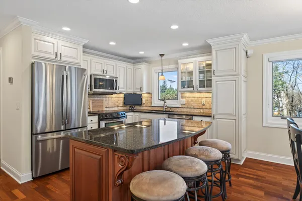 $469,900 | 2670 Commerce Boulevard, Unit 202, Mound, MN 55364