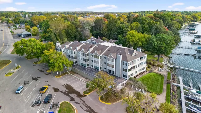 $500,000 | 2670 Commerce Boulevard, Unit 202, Mound, MN 55364