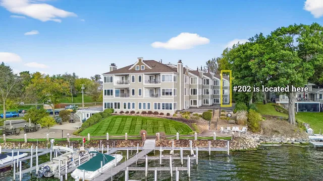 $500,000 | 2670 Commerce Boulevard, Unit 202, Mound, MN 55364