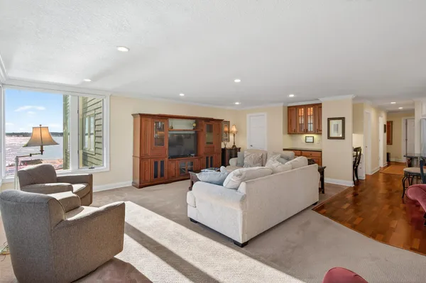 $469,900 | 2670 Commerce Boulevard, Unit 202, Mound, MN 55364