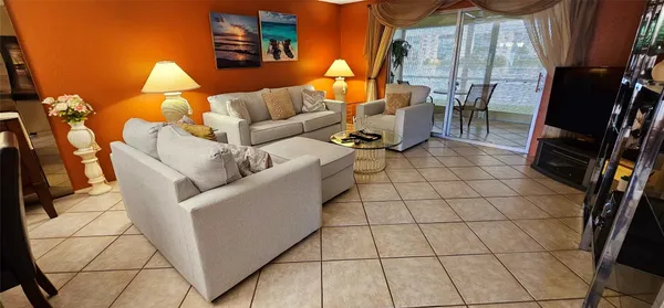 $2,000 | 121 Southeast 3rd Avenue, Unit 106, Dania Beach, FL 33004
