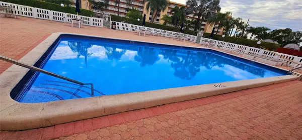 $2,000 | 121 Southeast 3rd Avenue, Unit 106, Dania Beach, FL 33004