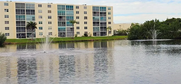 $2,000 | 121 Southeast 3rd Avenue, Unit 106, Dania Beach, FL 33004