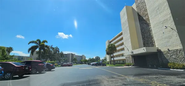 $2,000 | 121 Southeast 3rd Avenue, Unit 106, Dania Beach, FL 33004