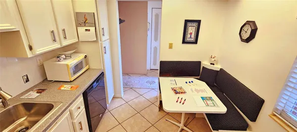 $2,000 | 121 Southeast 3rd Avenue, Unit 106, Dania Beach, FL 33004