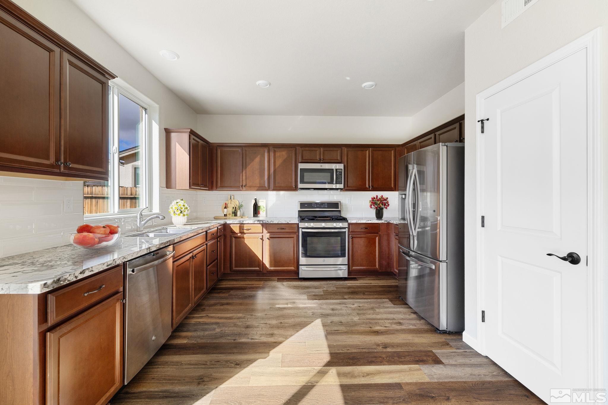 9347 Bay Drive Reno, NV 89506 - Photo 3 of 33 Photo 3