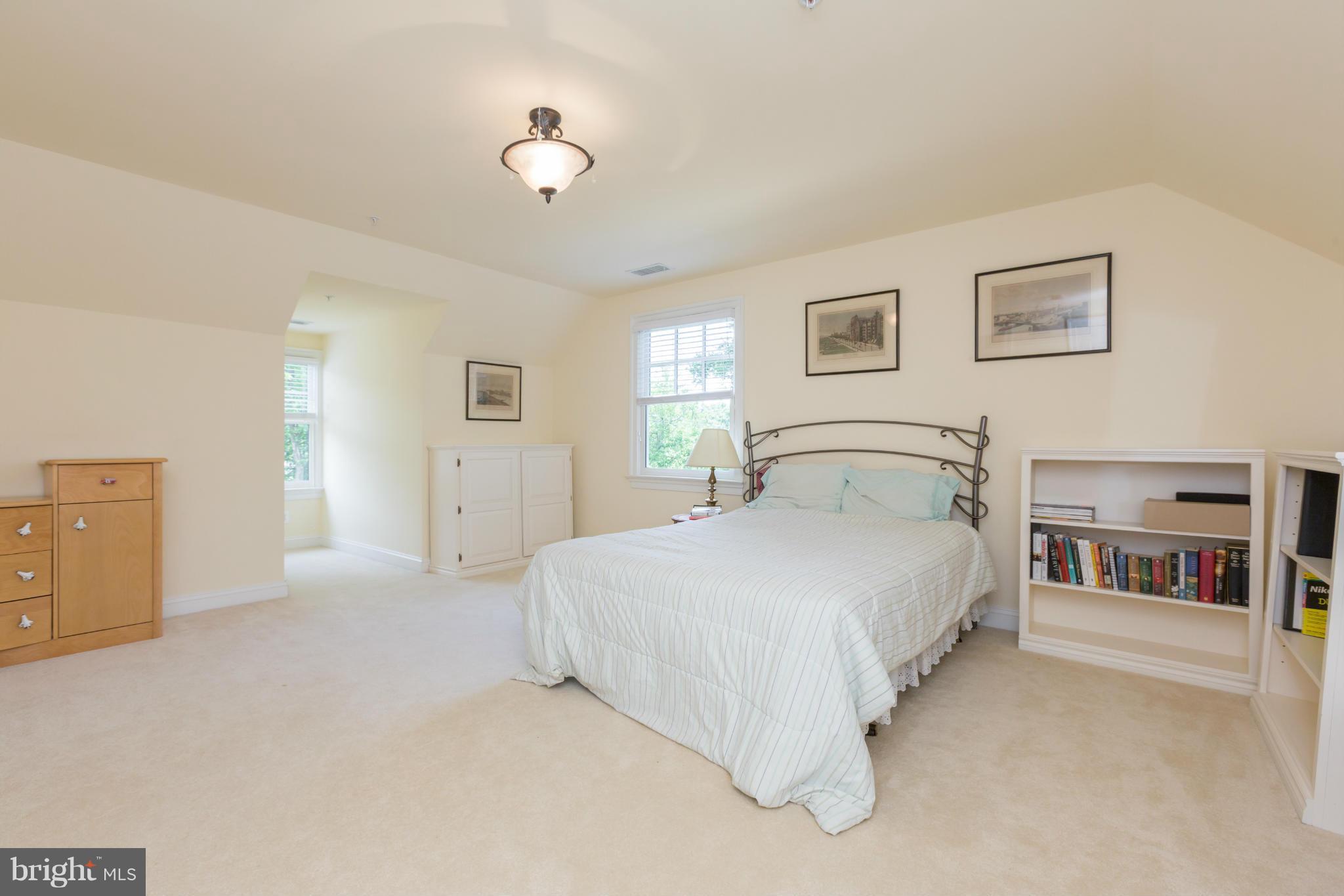 6008 Walhonding Road Bethesda, MD 20816 - Photo 23 of 28 Bedroom