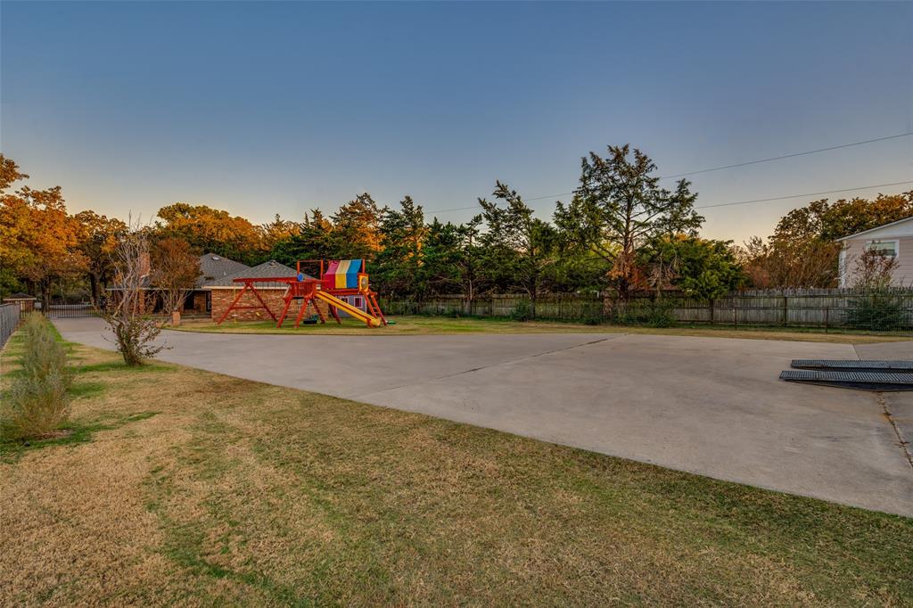 131 Cunningham Road Denton, TX 76208 - Photo 37 of 40 a view of outdoor space