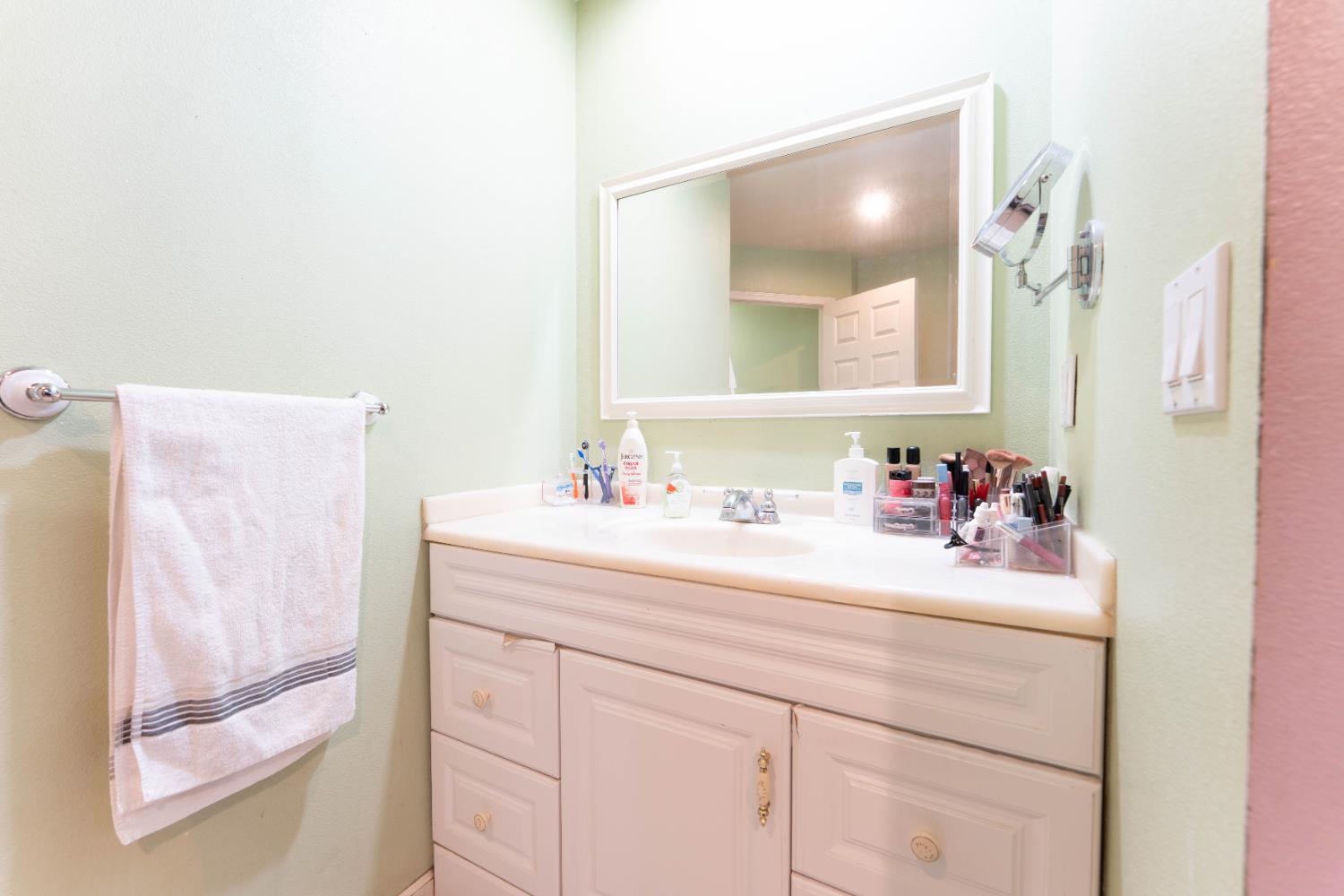 1574 Bluejay Circle Hanford, CA 93230 - Photo 15 of 23 a bathroom with a sink vanity and a mirror