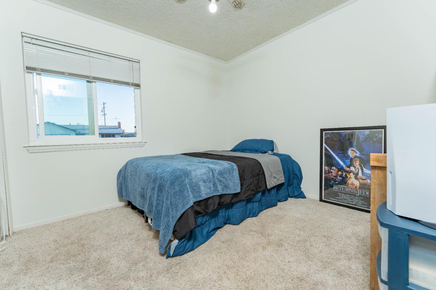 1574 Bluejay Circle Hanford, CA 93230 - Photo 18 of 23 a bedroom with two beds and painting on the wall