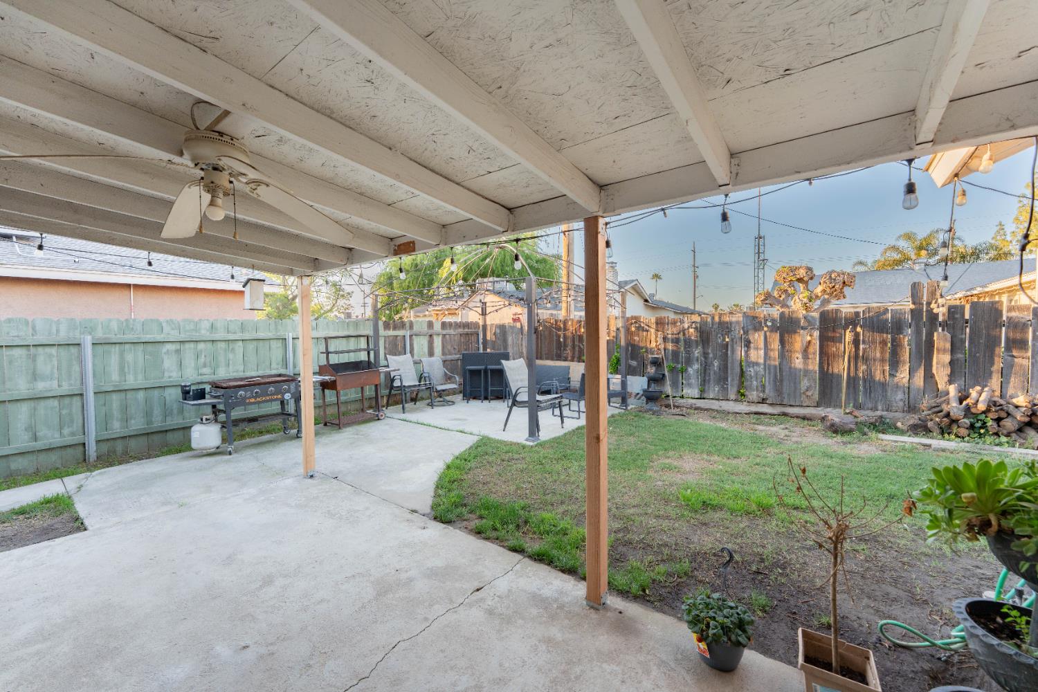 1574 Bluejay Circle Hanford, CA 93230 - Photo 20 of 23 a view of a backyard