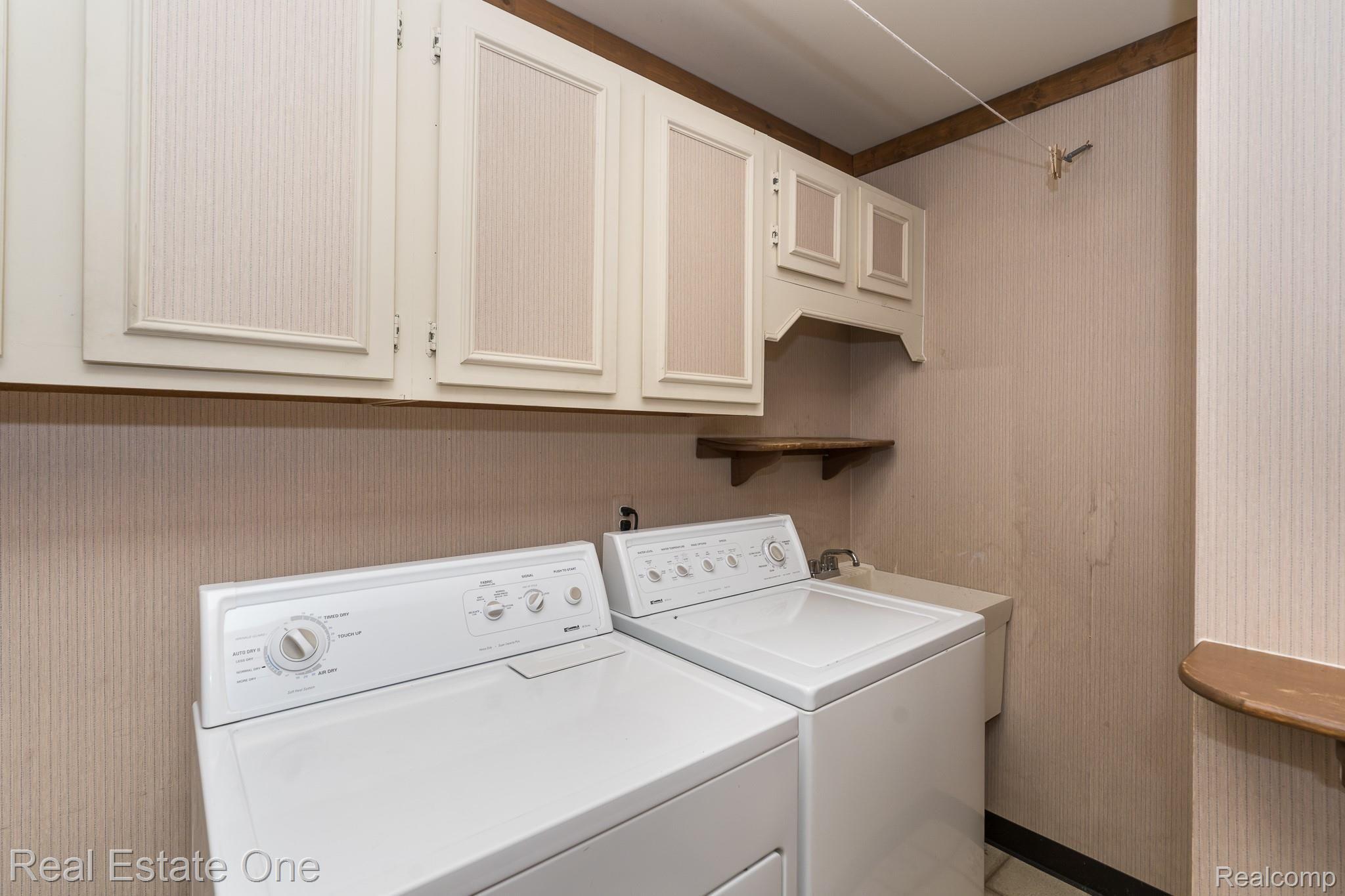 327 Silvervale Drive Rochester, MI 48309 - Photo 29 of 43 1ST FLOOR LAUNDRY WITH WASHER & DRIER INCLUDED