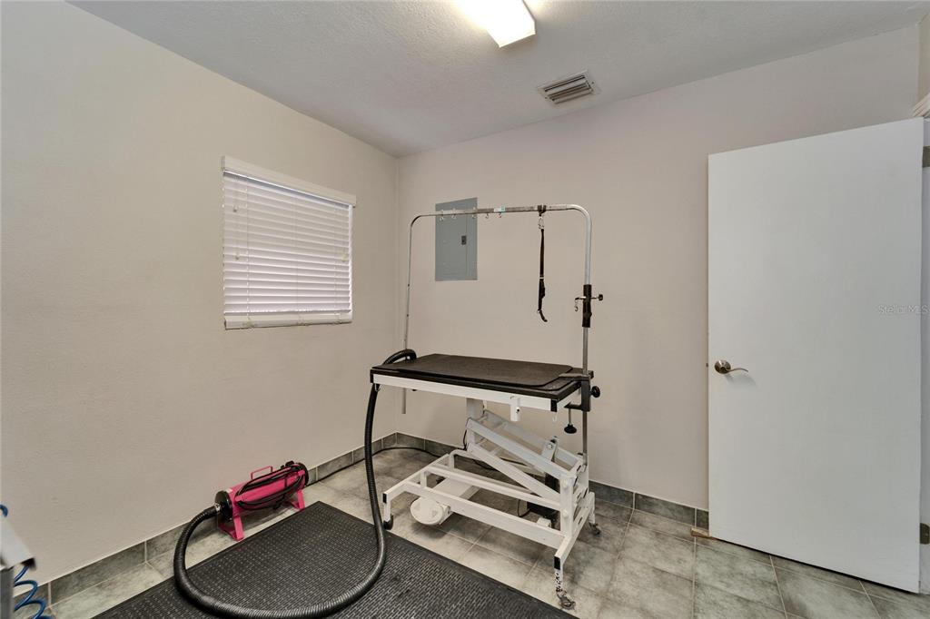 126 Ridgewood Avenue Brandon, FL 33510 - Photo 20 of 85 a room with gym equipment and wooden floor