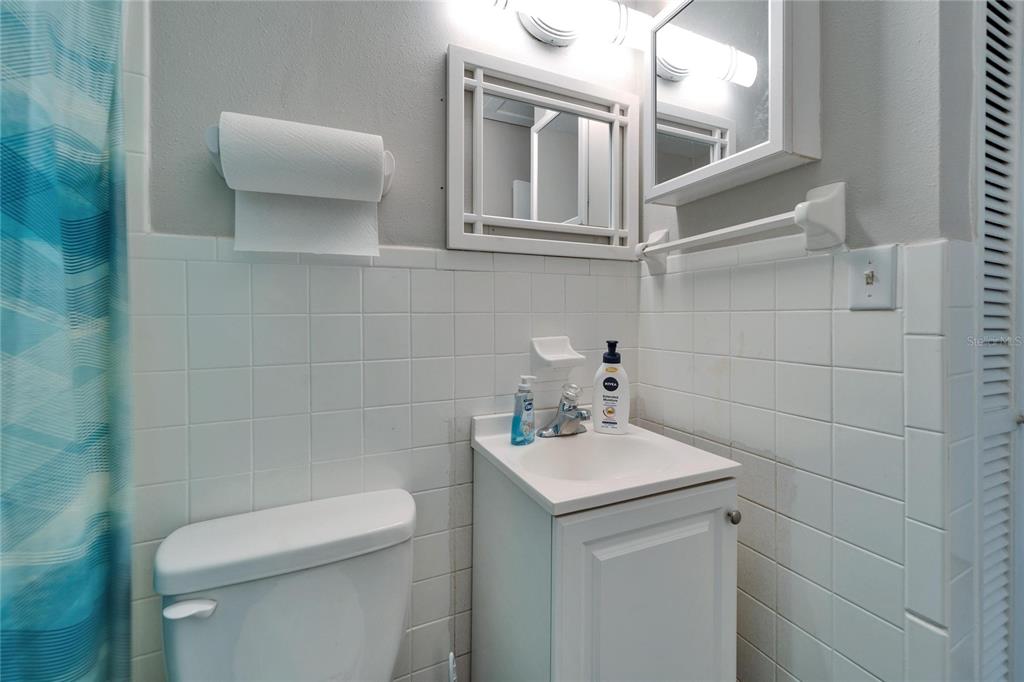 126 Ridgewood Avenue Brandon, FL 33510 - Photo 27 of 85 a bathroom with a toilet sink and mirror