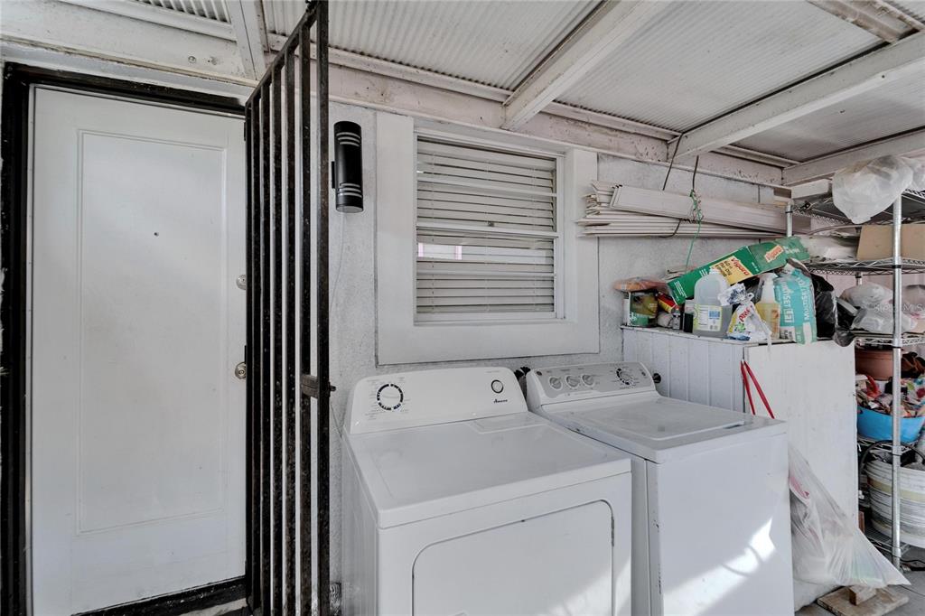 126 Ridgewood Avenue Brandon, FL 33510 - Photo 33 of 85 a bathroom with a sink and a shower
