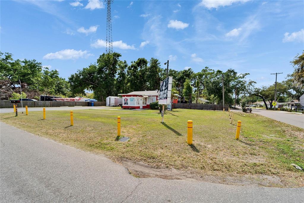 126 Ridgewood Avenue Brandon, FL 33510 - Photo 76 of 85 a view of a park with large trees