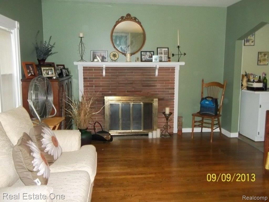 19521 Midway Road Southfield, MI 48075 - Photo 3 of 32 100_0215.jpg,100_0215.jpg