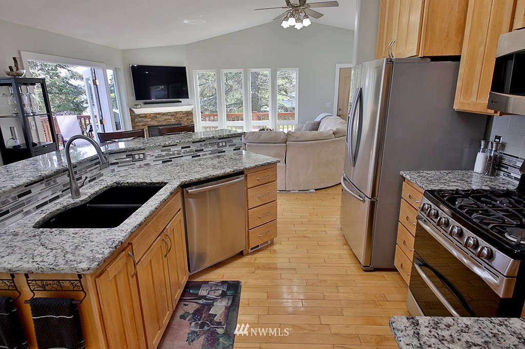 1409 Commodore Place Freeland, WA 98249 - Photo 7 of 25