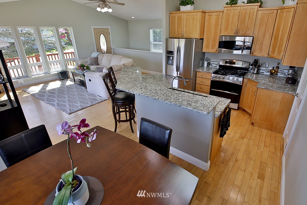 1409 Commodore Place Freeland, WA 98249 - Photo 9 of 25