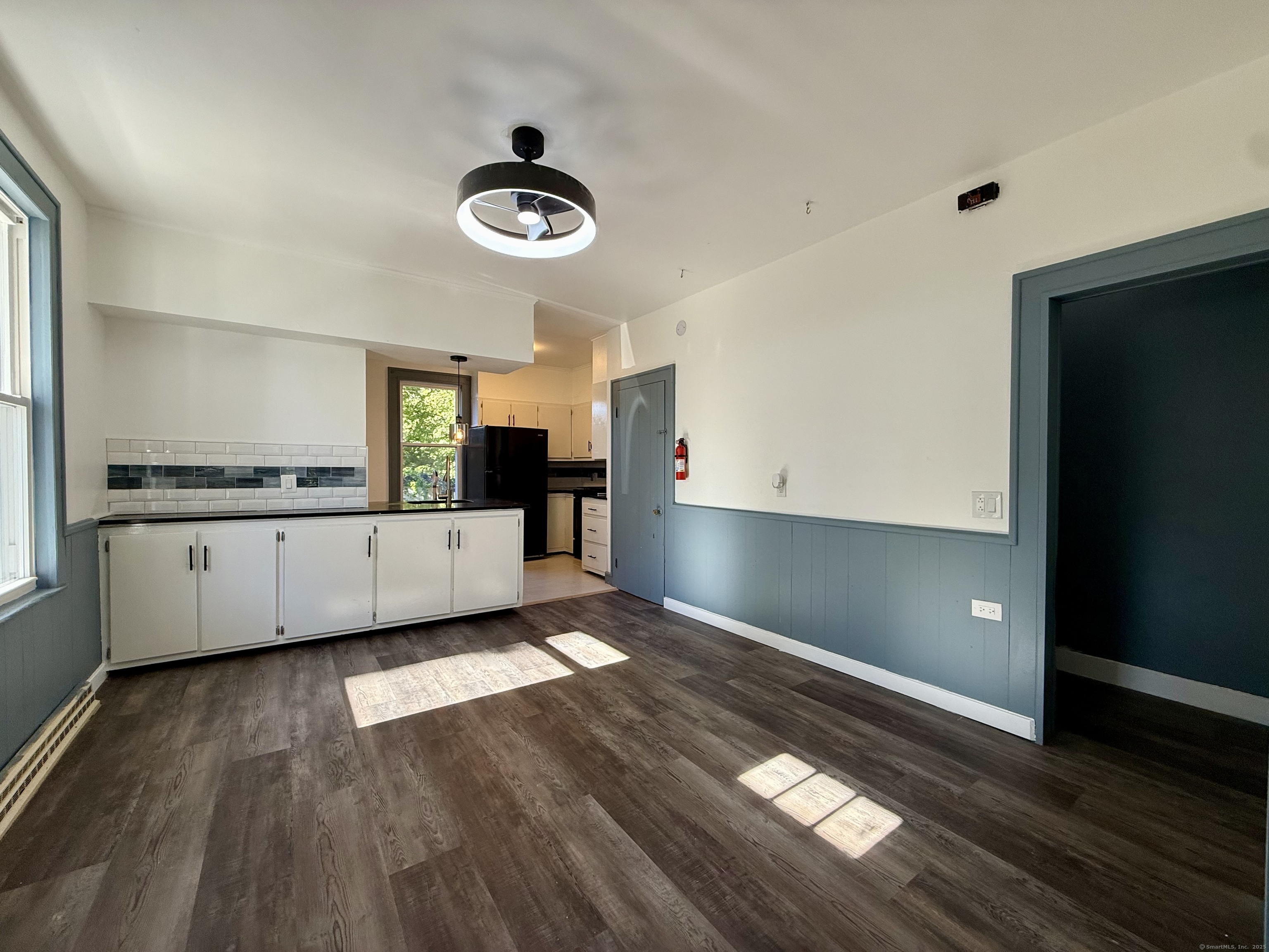 22 Hawthorne Avenue Derby, CT 06418 - Photo 2 of 18