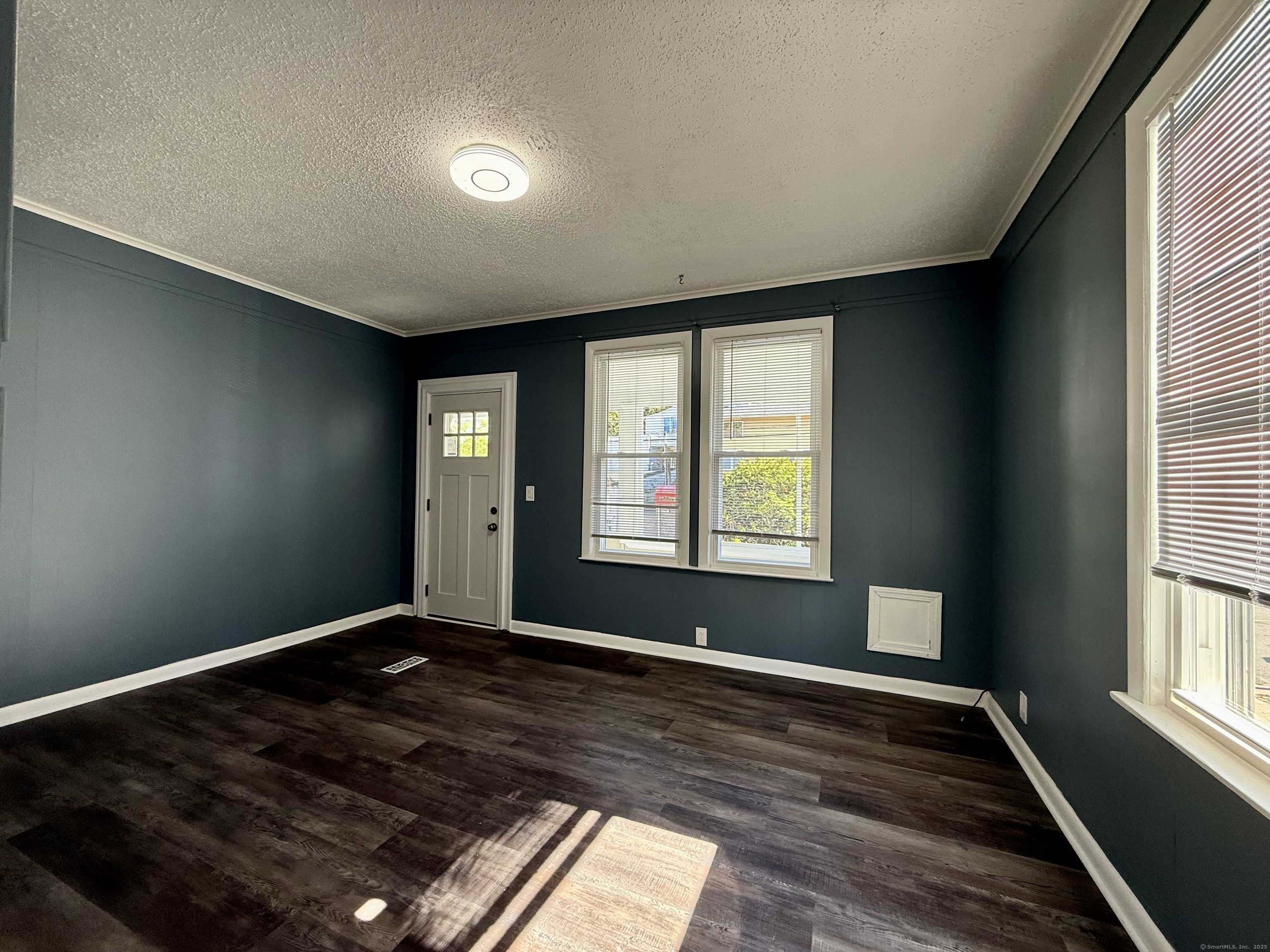 22 Hawthorne Avenue Derby, CT 06418 - Photo 4 of 18