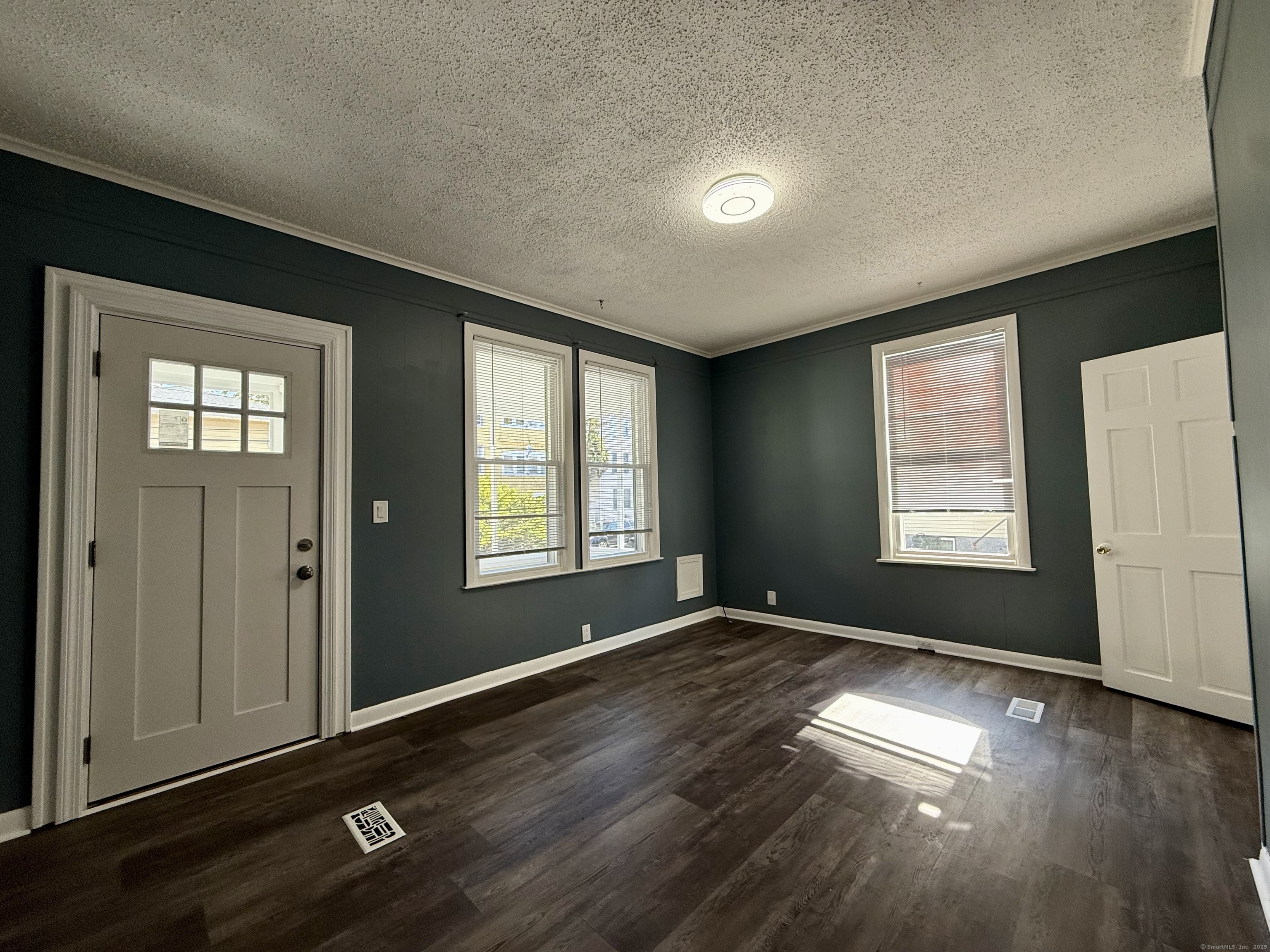 22 Hawthorne Avenue Derby, CT 06418 - Photo 6 of 18