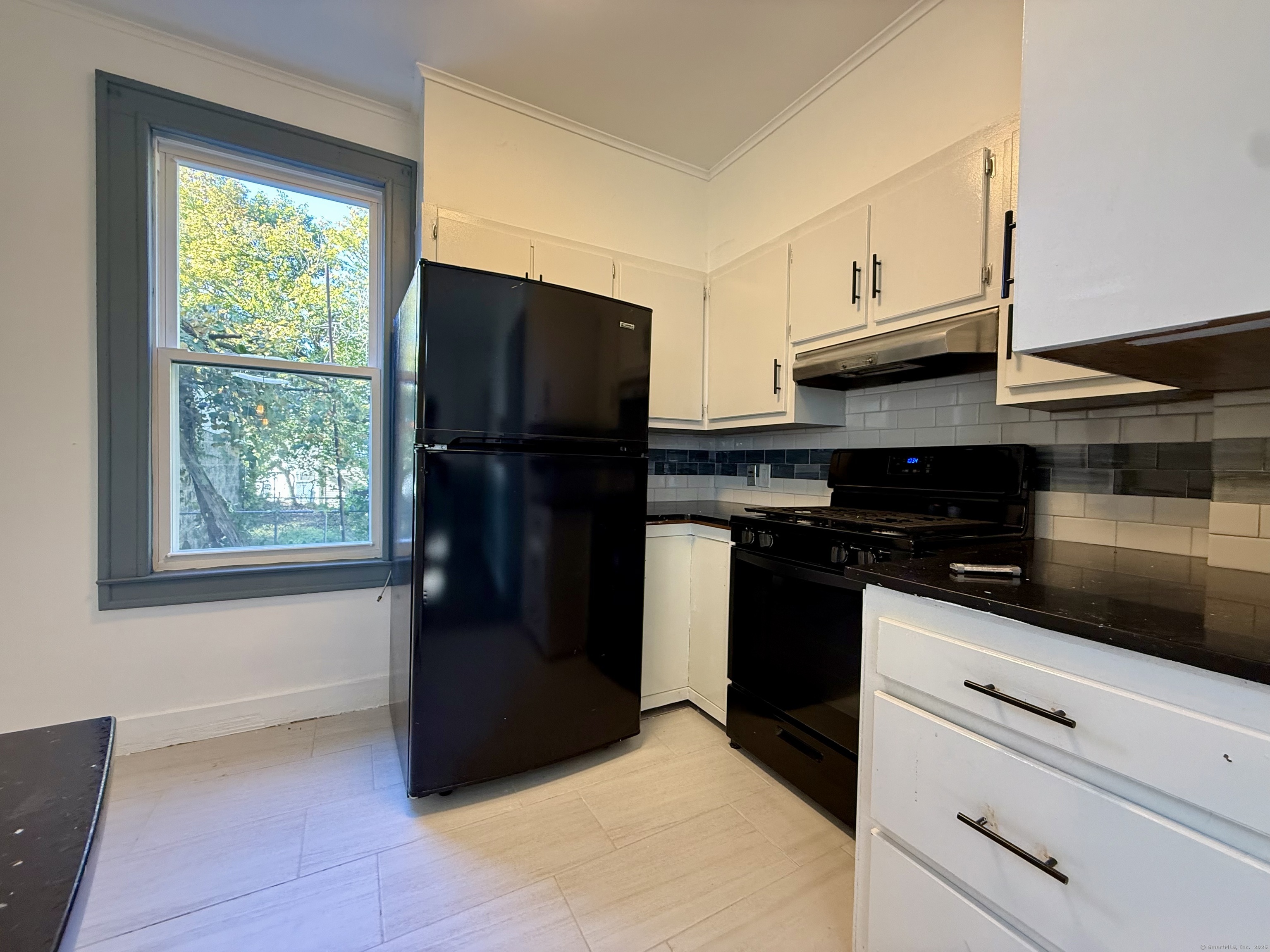 22 Hawthorne Avenue Derby, CT 06418 - Photo 8 of 18