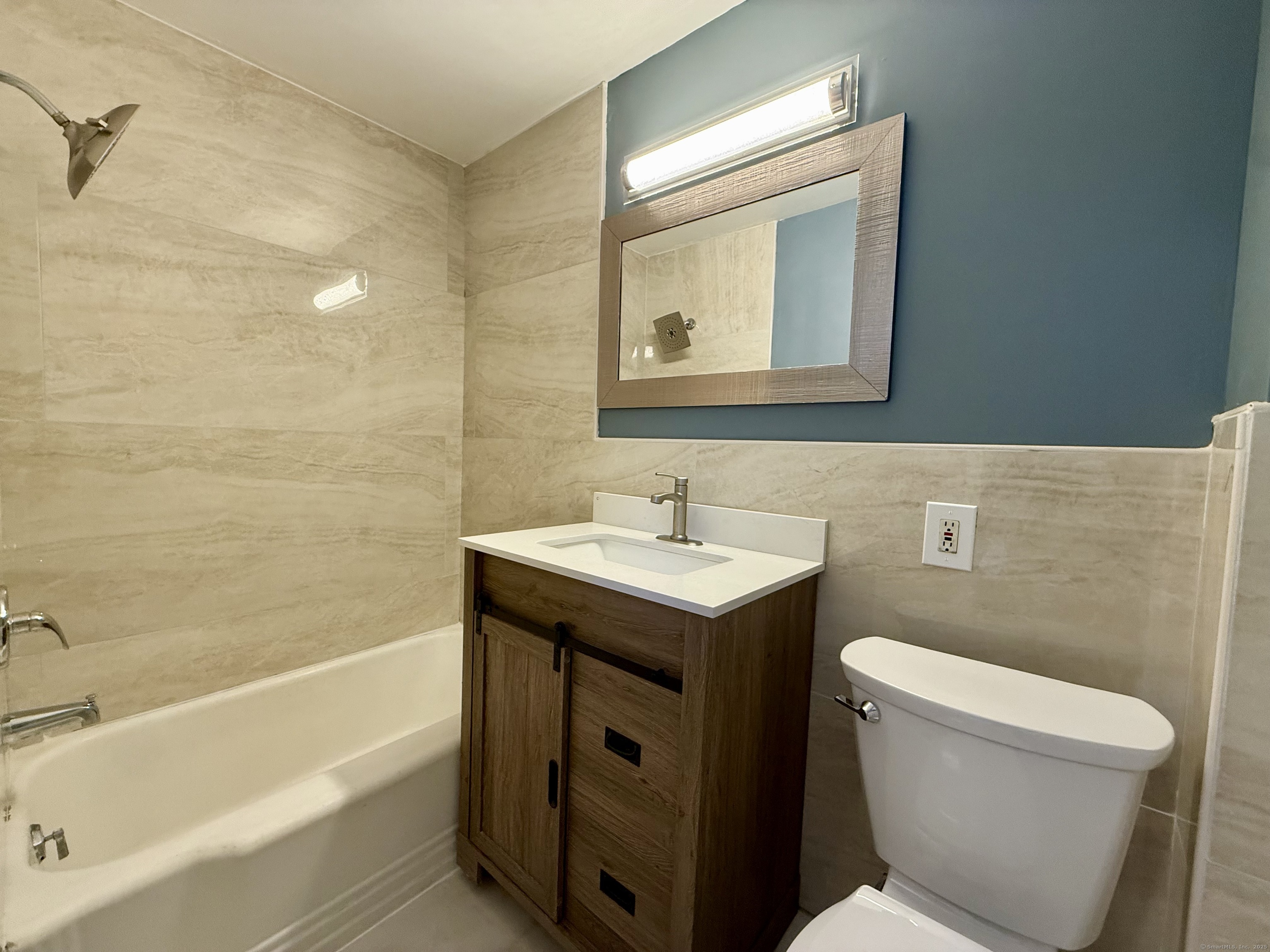 22 Hawthorne Avenue Derby, CT 06418 - Photo 9 of 18