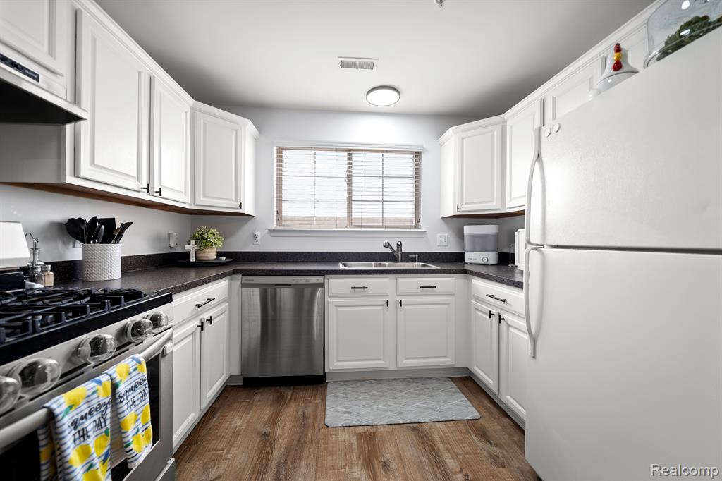 17010 Farmington Road Livonia, MI 48154 - Photo 8 of 28