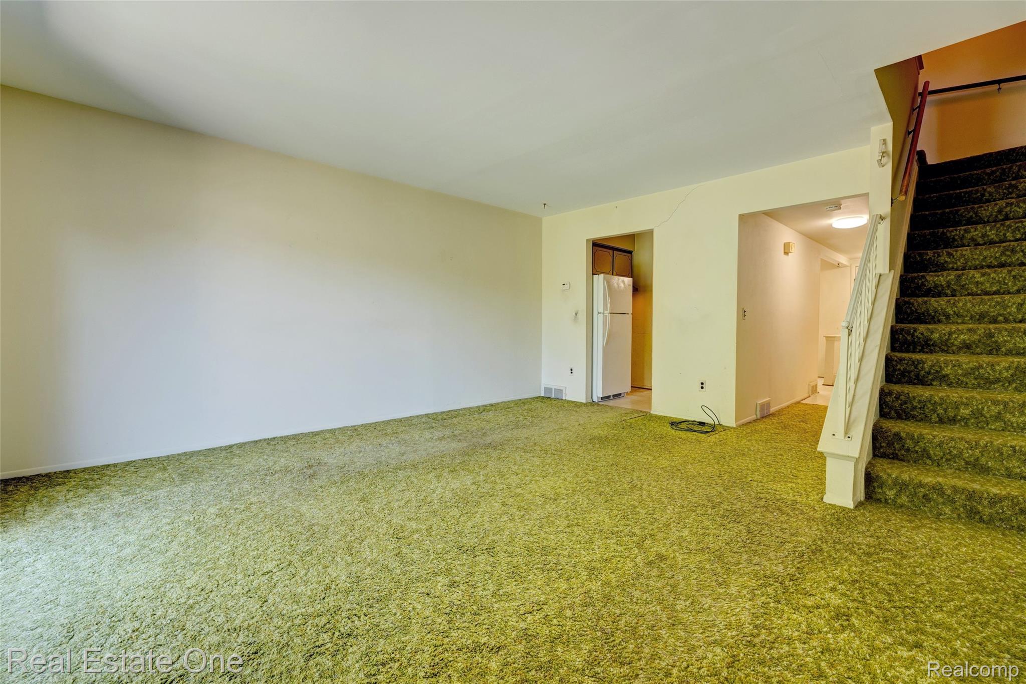 4456 15 Mile Road Sterling Heights, MI 48310 - Photo 11 of 31 11) Living Room.jpg