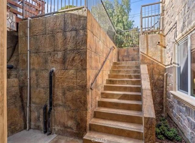 a view of entryway with shower
